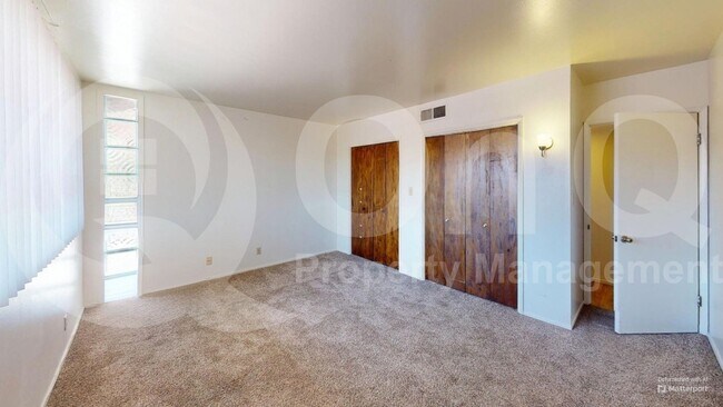 Building Photo - 1590 E Hampton St