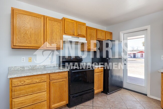 Building Photo - Great Home in the Heart of Eloy