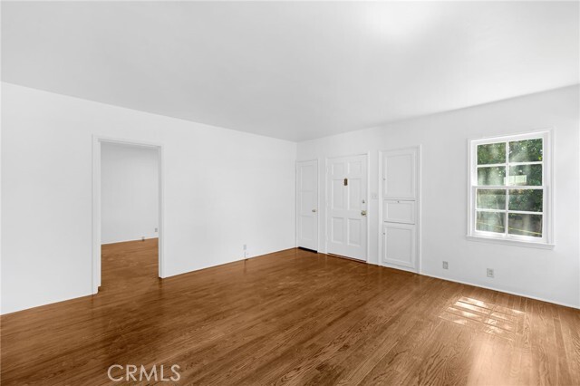 Building Photo - 1367 N Mentor Ave