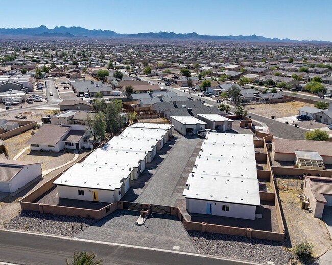 Building Photo - 370 Riverfront Dr