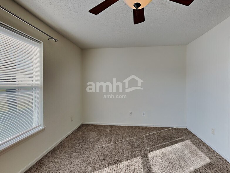 Building Photo - 8110 Red Barn Ct