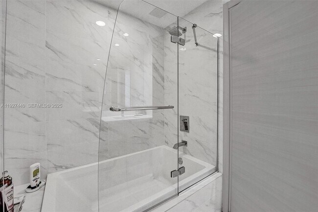 Building Photo - 801 S Miami Ave