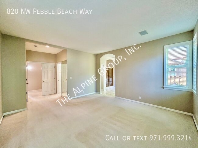 Building Photo - 820 NW Pebble Beach Way