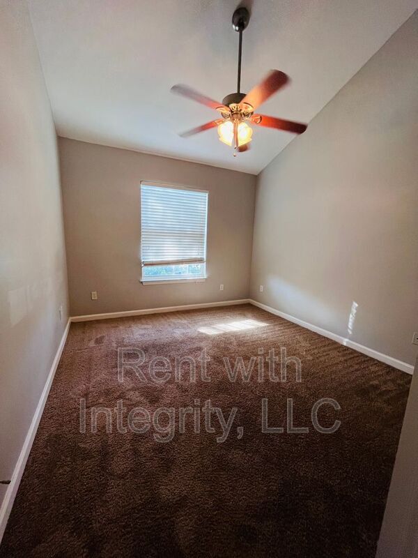 Building Photo - 315 E Jennings St