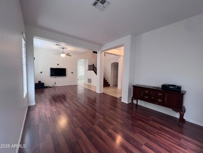 Building Photo - 218 E Sunburst Ln