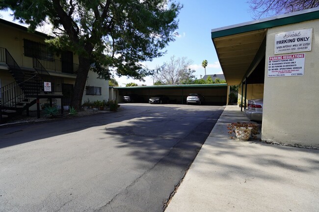 Building Photo - 1bd/1ba Spacious & Downstairs Apartment in...