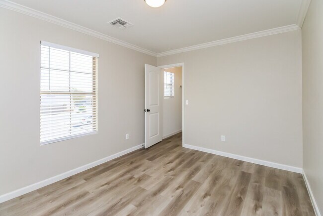 Building Photo - 2634 S Southwind Dr