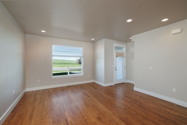 Building Photo - 3380 Davis Ln
