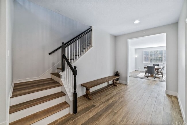 Building Photo - Beautiful Tuscany Hills 5 Bedroom Home