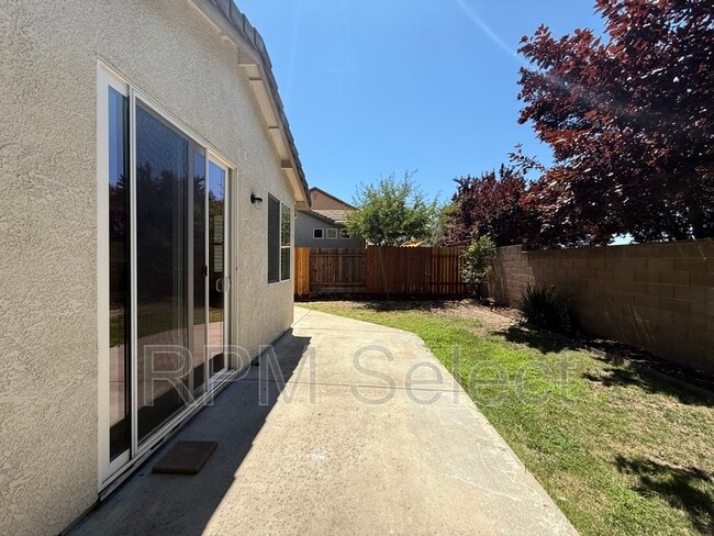 Building Photo - 637 Lavastone Dr