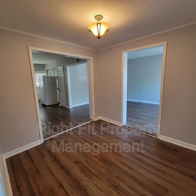 Building Photo - 3960 Trask Dr