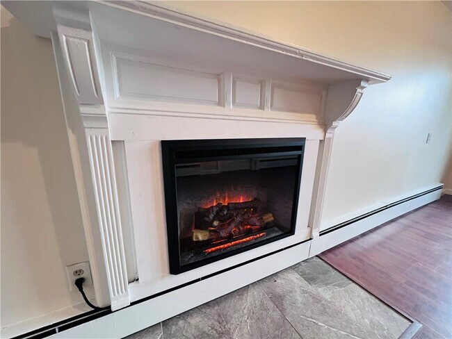 Building Photo - 93 Grand View Dr