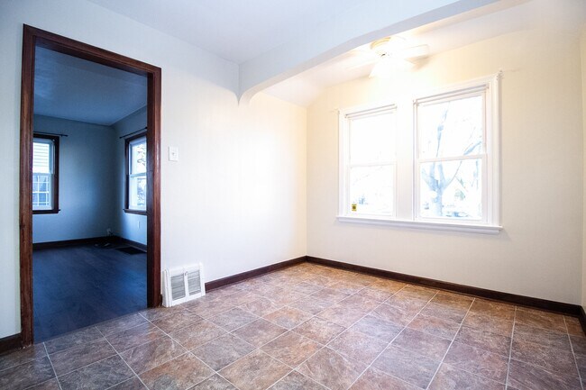 Building Photo - 423 W Capistrano Ave