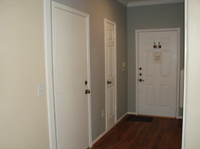 Building Photo - 2910 Blue Dawn Dr