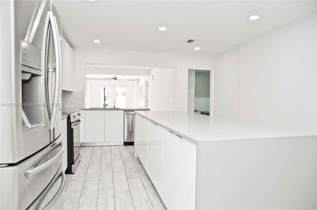 Building Photo - 1328 NW 93rd Terrace