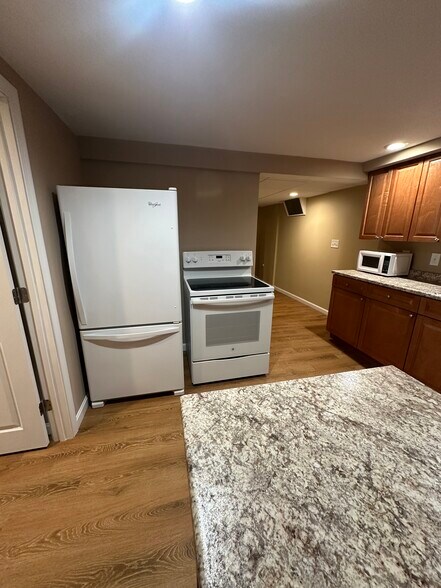 Building Photo - 67 Russell St