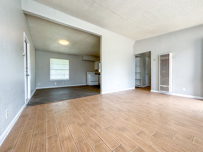 Building Photo - 319 Hialeah Ave