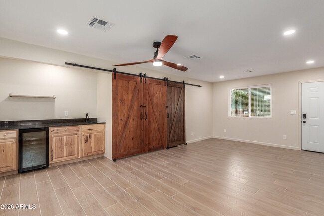 Building Photo - 1628 E Del Rio Dr