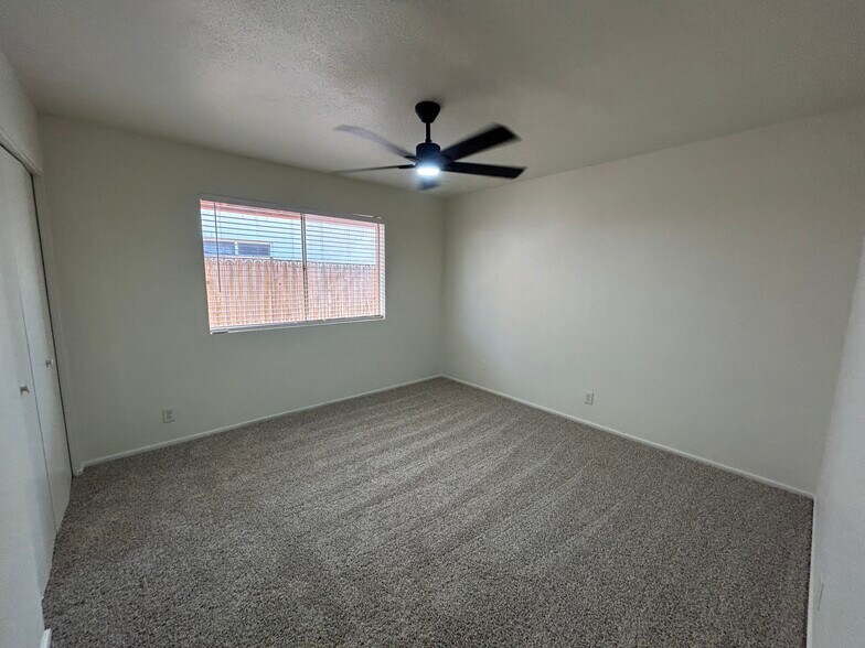 Building Photo - 7222 W Rose Ln