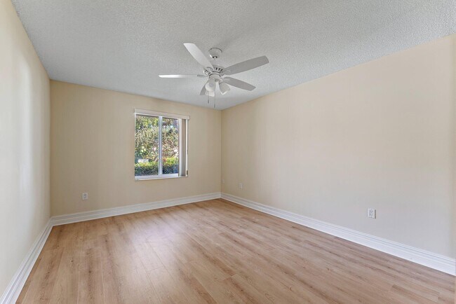 Building Photo - 118 Knoll Way