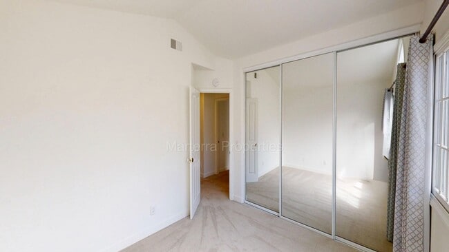 Building Photo - Beautiful 3 Bedroom Home in Eastside Costa Mesa