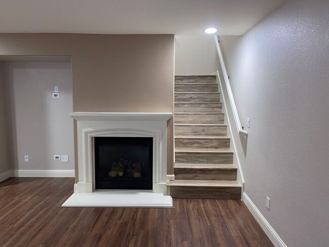 Building Photo - Somersett Reno Home - Walking Trails and t...