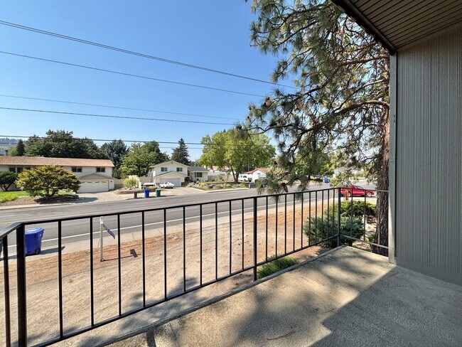 Building Photo - 2405 S University Rd