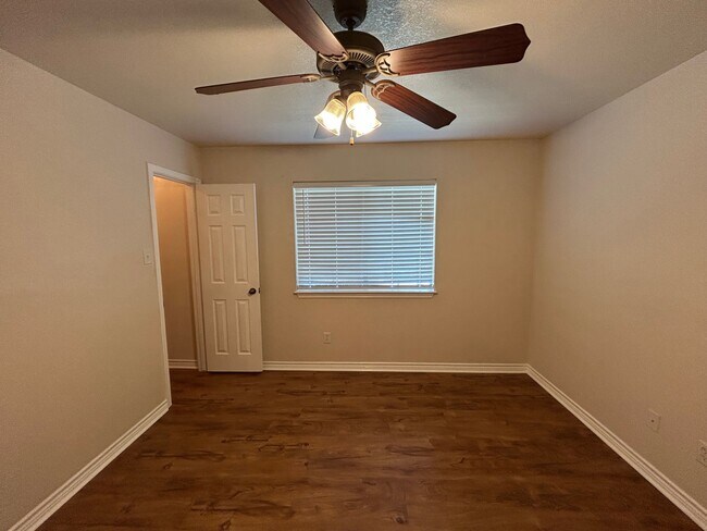 Building Photo - 3740 Oldenburg Ln
