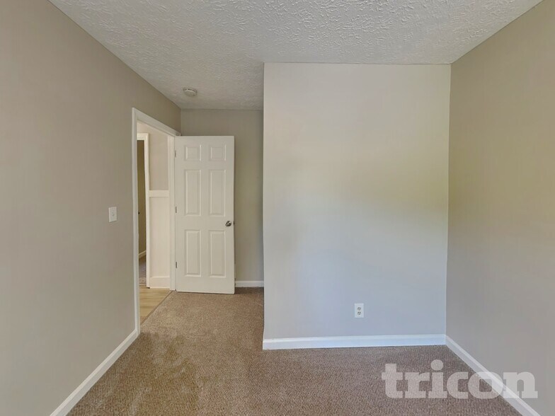 Building Photo - 2590 Mountain Brook Rd