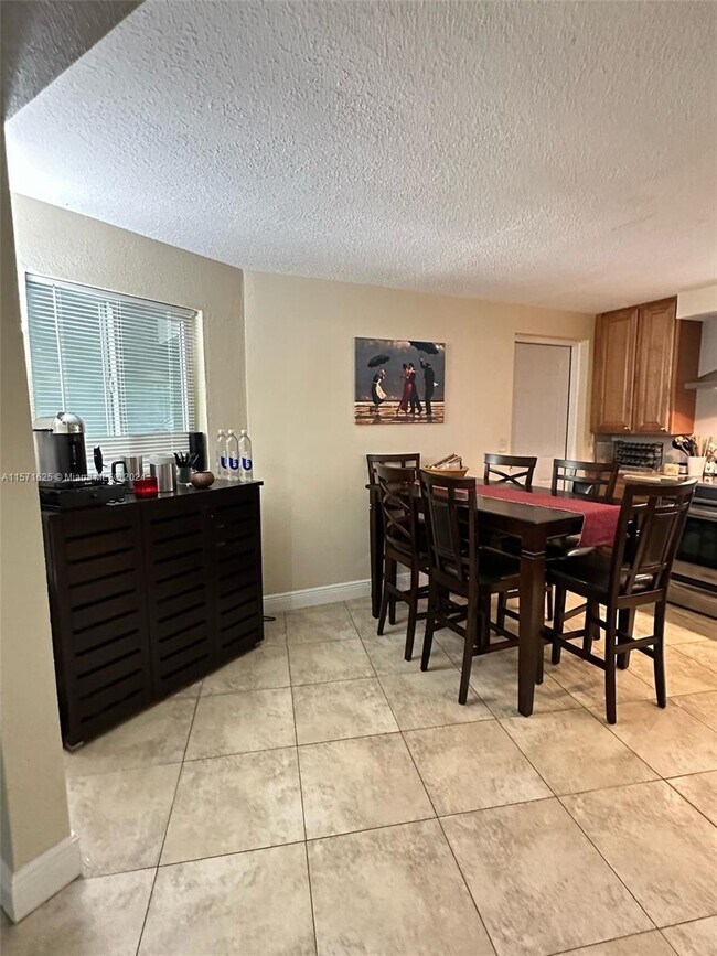 Building Photo - 1753 NE 18th St