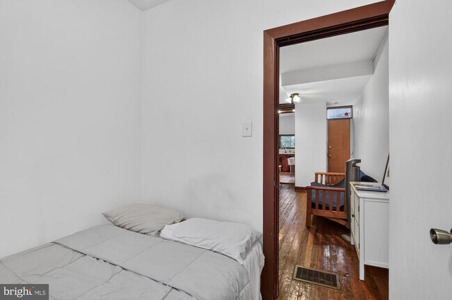 Building Photo - 4107 Ludlow St