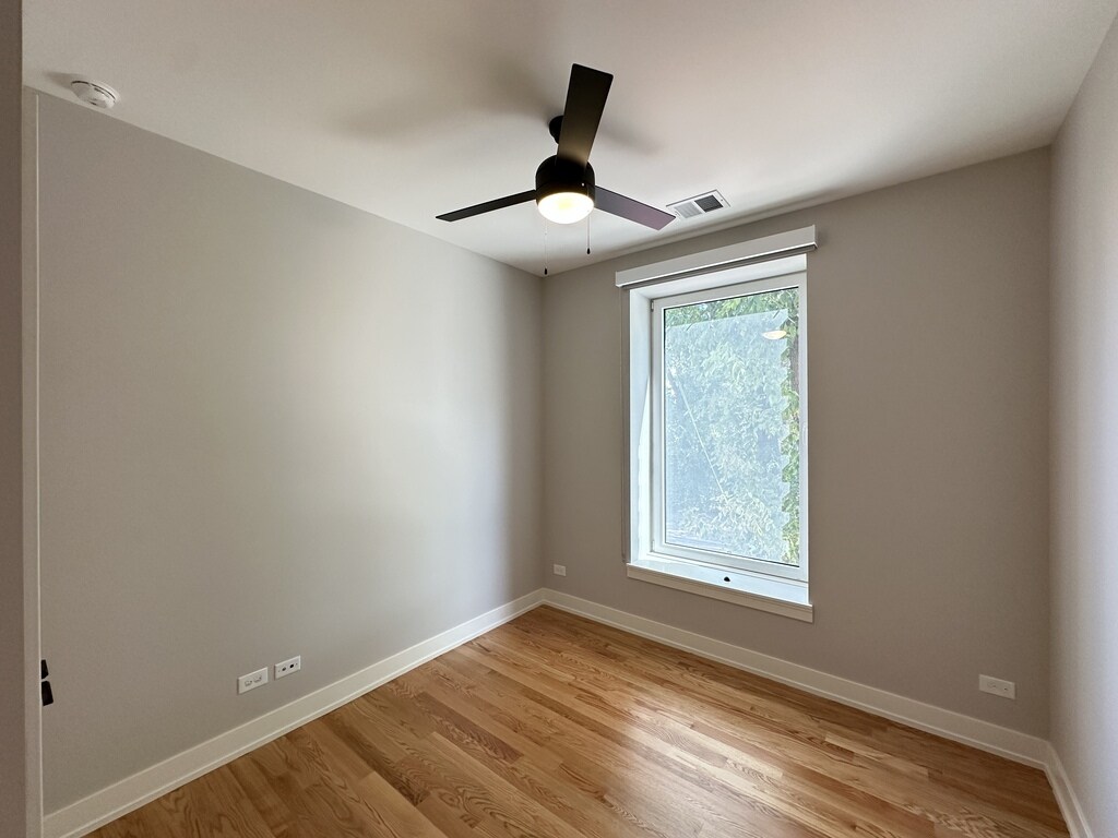 Building Photo - 2100 W 18th Pl