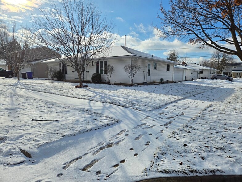 Building Photo - 2709 Hillwood Ct