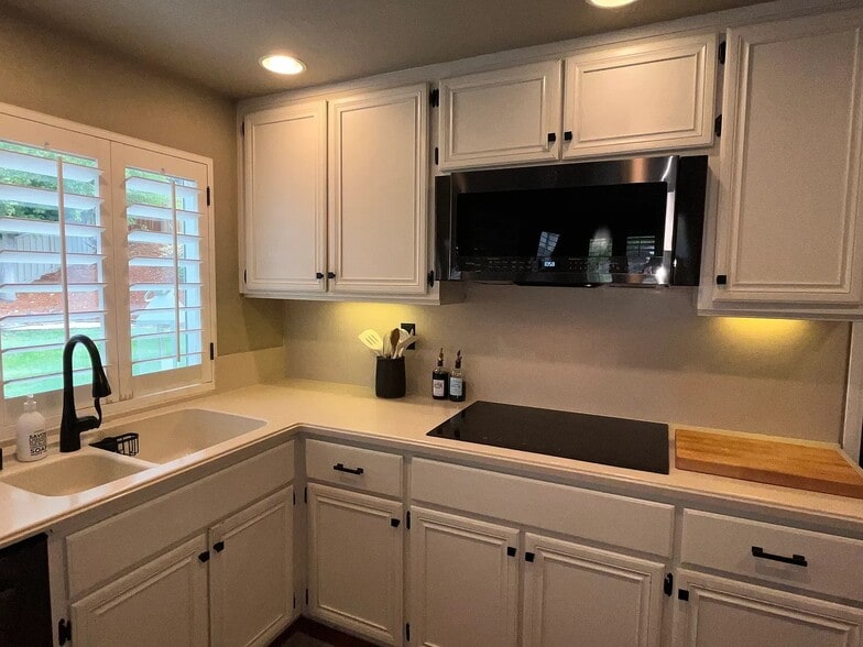 Kitchen - 413 La Quinta Ct