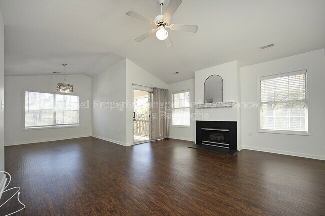Building Photo - 521 Renshaw Ct