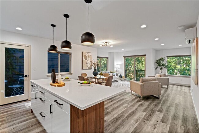 Building Photo - West Seattle - 3 Bedroom - 2.5 Bathroom w/ AC!