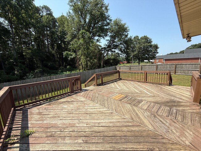 Building Photo - Tranquil 3 Bed 2 Bath Home in Raeford