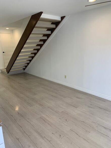 Building Photo - 7560 Corbin Ave