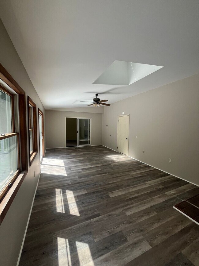 Building Photo - 110 Hillary Dr