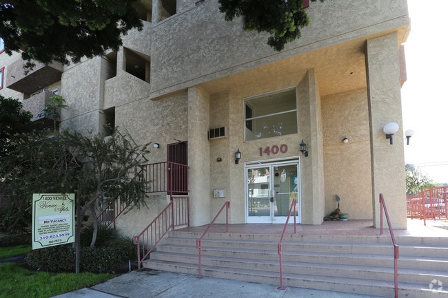 Building Photo - 1400 Venice Blvd.- Modern Living in the Heart of Venice – Renovated 2 Bedroom Units