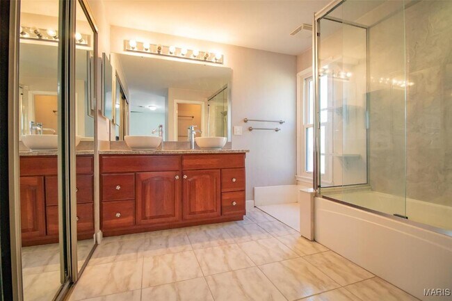Building Photo - 507 Glenmeadow Dr
