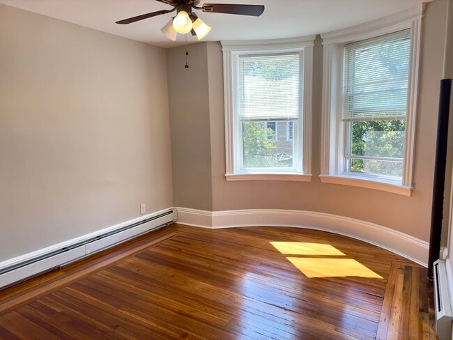 Primary Photo - 124 Green St