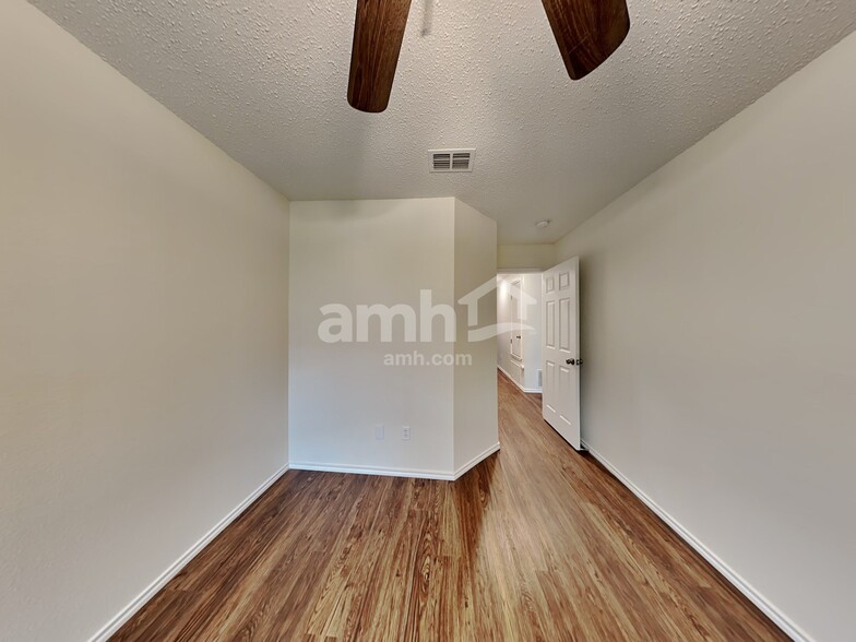 Building Photo - 1041 McKavett Dr
