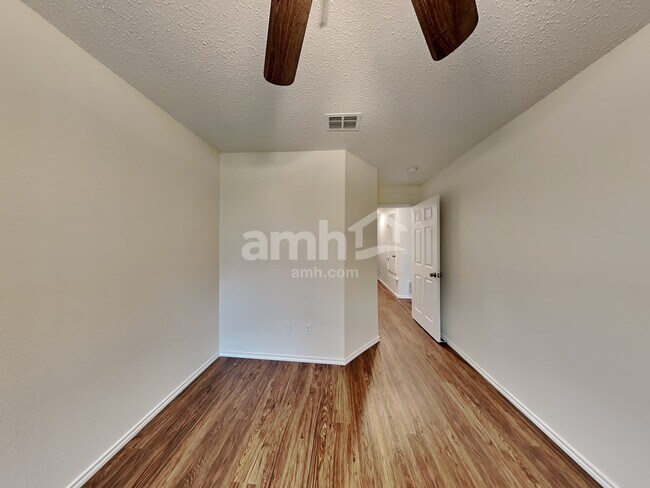 Building Photo - 1041 McKavett Dr
