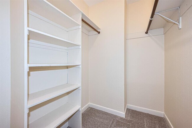 Building Photo - 11710 Southlake Dr