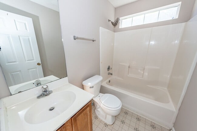 Building Photo - 3 Bedroom, 2 Bathroom Home in Whitehall - ...