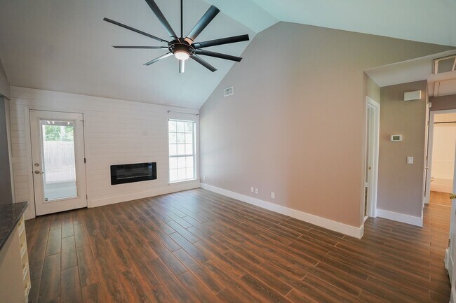 Building Photo - Coming Available!