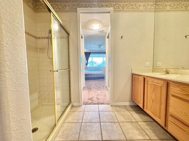 Building Photo - GATED COMMUNITY - TOP FLOOR CONDO WITH BALCONY IN SUMMERLIN