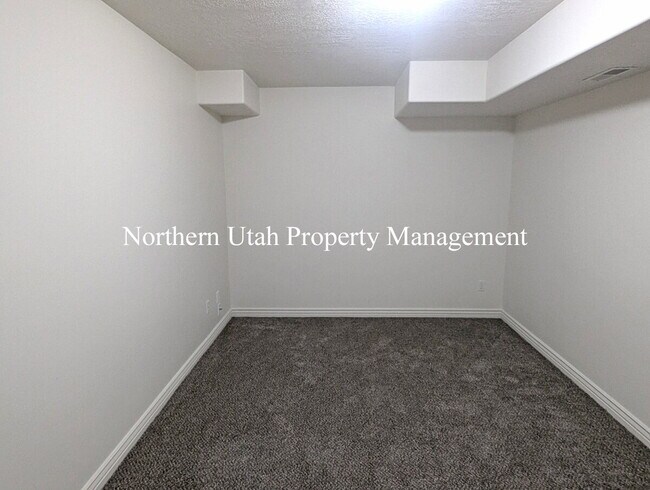 Building Photo - 3 Bed 2.5 Bath HVAC