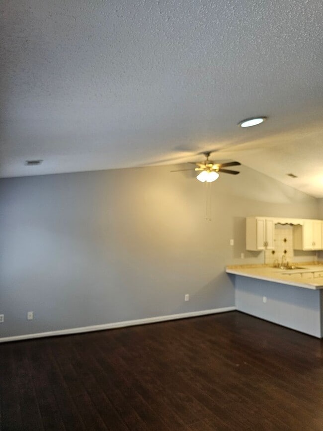 Building Photo - 1207 Haig Cir